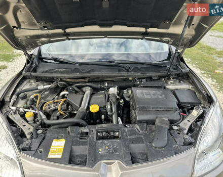 Бежевый Рено Меган, объемом двигателя 1.46 л и пробегом 250 тыс. км за 6577 $, фото 17 на Automoto.ua