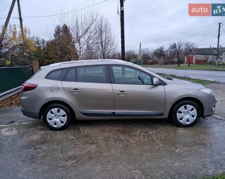 Бежевый Рено Меган, объемом двигателя 1.6 л и пробегом 258 тыс. км за 7349 $, фото 4 на Automoto.ua