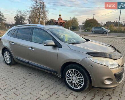 Рено Меган 2010 в Черновцах на Automoto.ua Бежевый Рено Меган, объемом двигателя 1.46 л и пробегом 202 тыс. км за 5800 $, фото 4 на Automoto.ua