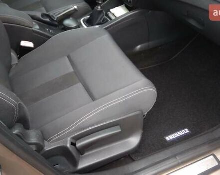 Бежевый Рено Меган, объемом двигателя 1.46 л и пробегом 200 тыс. км за 7500 $, фото 14 на Automoto.ua