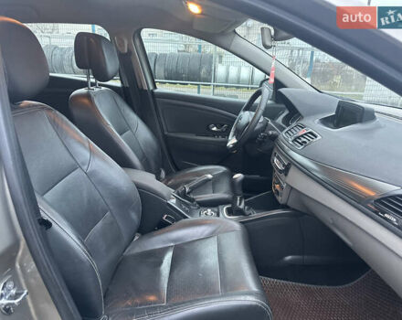 Бежевый Рено Меган, объемом двигателя 1.46 л и пробегом 250 тыс. км за 6577 $, фото 13 на Automoto.ua