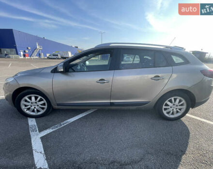 Рено Меган 2010 у Рівному на Automoto.ua Бежевий Рено Меган, об'ємом двигуна 1.46 л та пробігом 337 тис. км за 5900 $, фото 3 на Automoto.ua