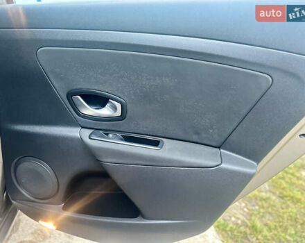 Бежевый Рено Меган, объемом двигателя 1.46 л и пробегом 250 тыс. км за 6577 $, фото 16 на Automoto.ua