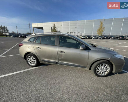 Рено Меган 2010 у Рівному на Automoto.ua Бежевий Рено Меган, об'ємом двигуна 1.46 л та пробігом 337 тис. км за 5900 $, фото 6 на Automoto.ua