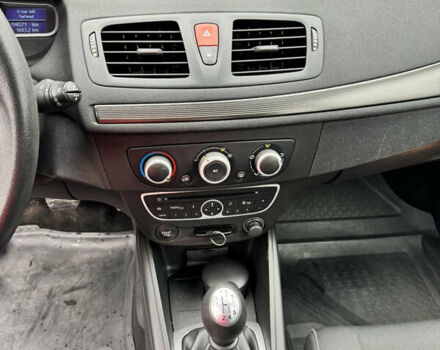 Бежевый Рено Меган, объемом двигателя 1.6 л и пробегом 194 тыс. км за 7399 $, фото 30 на Automoto.ua