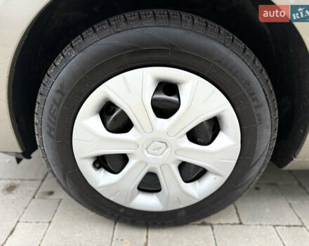 Бежевый Рено Меган, объемом двигателя 1.6 л и пробегом 289 тыс. км за 6700 $, фото 11 на Automoto.ua