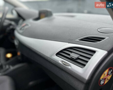 Бежевий Рено Меган, об'ємом двигуна 1.46 л та пробігом 135 тис. км за 7850 $, фото 76 на Automoto.ua