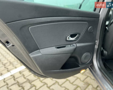 Бежевий Рено Меган, об'ємом двигуна 1.46 л та пробігом 135 тис. км за 7850 $, фото 63 на Automoto.ua