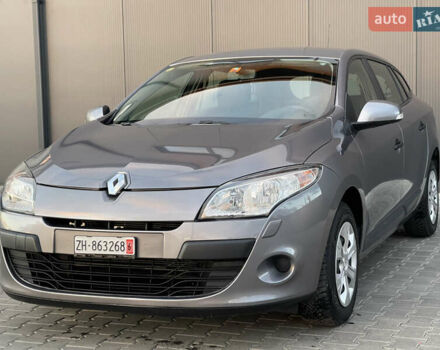 Бежевый Рено Меган, объемом двигателя 1.6 л и пробегом 106 тыс. км за 8499 $, фото 3 на Automoto.ua