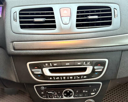 Бежевый Рено Меган, объемом двигателя 1.6 л и пробегом 289 тыс. км за 6700 $, фото 16 на Automoto.ua