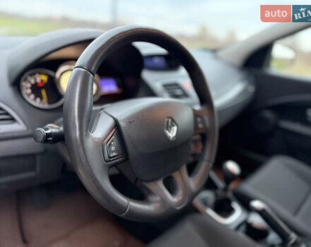 Бежевый Рено Меган, объемом двигателя 1.6 л и пробегом 289 тыс. км за 6700 $, фото 14 на Automoto.ua