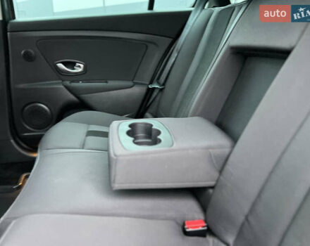 Бежевий Рено Меган, об'ємом двигуна 1.46 л та пробігом 135 тис. км за 7850 $, фото 61 на Automoto.ua