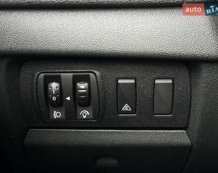 Бежевый Рено Меган, объемом двигателя 1.46 л и пробегом 201 тыс. км за 7399 $, фото 75 на Automoto.ua