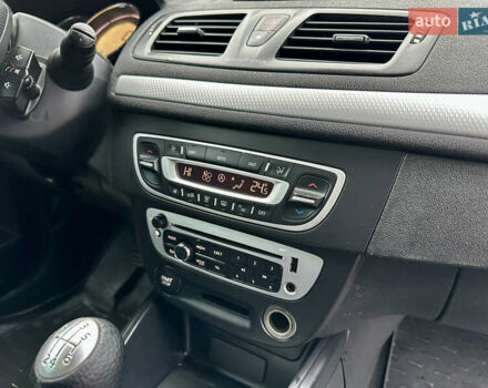 Бежевый Рено Меган, объемом двигателя 1.5 л и пробегом 223 тыс. км за 7800 $, фото 15 на Automoto.ua
