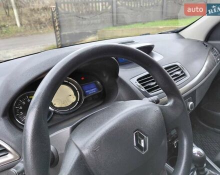 Бежевый Рено Меган, объемом двигателя 1.6 л и пробегом 181 тыс. км за 7300 $, фото 10 на Automoto.ua