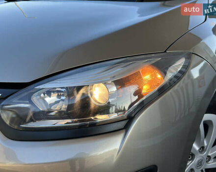 Бежевий Рено Меган, об'ємом двигуна 1.46 л та пробігом 246 тис. км за 6990 $, фото 18 на Automoto.ua