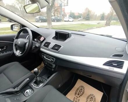 Бежевый Рено Меган, объемом двигателя 1.46 л и пробегом 250 тыс. км за 8500 $, фото 43 на Automoto.ua