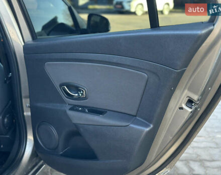 Бежевий Рено Меган, об'ємом двигуна 1.46 л та пробігом 246 тис. км за 6990 $, фото 53 на Automoto.ua