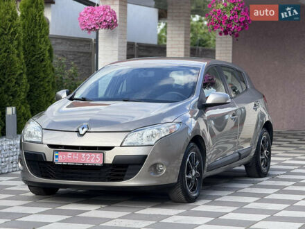 Рено Меган 2009 в Летичеве на Automoto.ua Бежевый Рено Меган, объемом двигателя 1.6 л и пробегом 221 тыс. км за 6750 $, фото 1 на Automoto.ua