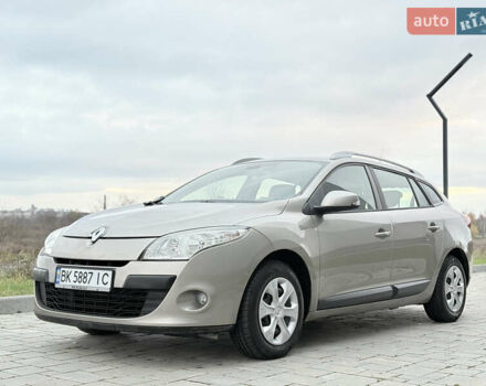 Бежевый Рено Меган, объемом двигателя 1.6 л и пробегом 289 тыс. км за 6700 $, фото 1 на Automoto.ua