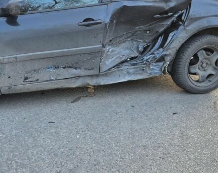 Черный Рено Меган, объемом двигателя 0 л и пробегом 230 тыс. км за 1418 $, фото 6 на Automoto.ua