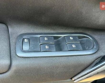 Чорний Рено Меган, об'ємом двигуна 1.6 л та пробігом 255 тис. км за 5290 $, фото 11 на Automoto.ua