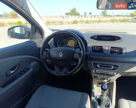 Рено Меган 2009 в Черкассах на Automoto.ua Черный Рено Меган, объемом двигателя 1.5 л и пробегом 277 тыс. км за 6200 $, фото 11 на Automoto.ua