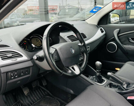 Рено Меган 2009 в Харькове на Automoto.ua Черный Рено Меган, объемом двигателя 1.6 л и пробегом 225 тыс. км за 7600 $, фото 17 на Automoto.ua