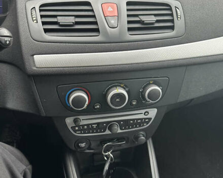 Чорний Рено Меган, об'ємом двигуна 1.6 л та пробігом 162 тис. км за 7399 $, фото 5 на Automoto.ua