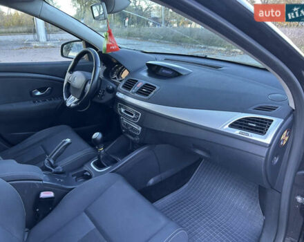 Рено Меган 2009 в Сарнах на Automoto.ua Черный Рено Меган, объемом двигателя 1.9 л и пробегом 310 тыс. км за 6200 $, фото 16 на Automoto.ua