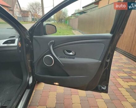 Черный Рено Меган, объемом двигателя 1.6 л и пробегом 185 тыс. км за 7200 $, фото 4 на Automoto.ua