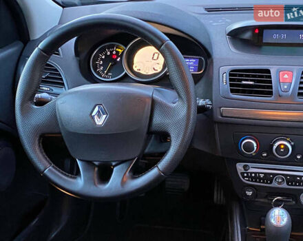 Рено Меган 2009 у Самборе на Automoto.ua Чорний Рено Меган, об'ємом двигуна 1.6 л та пробігом 208 тис. км за 6499 $, фото 67 на Automoto.ua