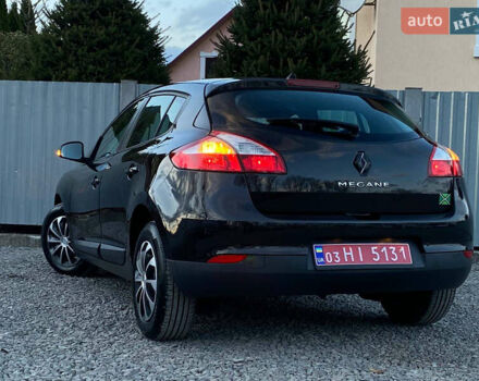 Рено Меган 2009 у Самборе на Automoto.ua Чорний Рено Меган, об'ємом двигуна 1.6 л та пробігом 208 тис. км за 6499 $, фото 51 на Automoto.ua