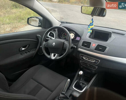 Рено Меган 2009 у Сумах на Automoto.ua Чорний Рено Меган, об'ємом двигуна 1.6 л та пробігом 181 тис. км за 7200 $, фото 18 на Automoto.ua