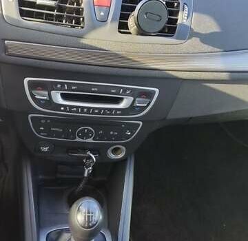 Черный Рено Меган, объемом двигателя 1.6 л и пробегом 250 тыс. км за 6200 $, фото 10 на Automoto.ua