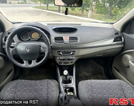 Рено Меган 2010 в Павлограде на Automoto.ua Черный Рено Меган, объемом двигателя 1.5 л и пробегом 0 тыс. км за 4800 $, фото 5 на Automoto.ua