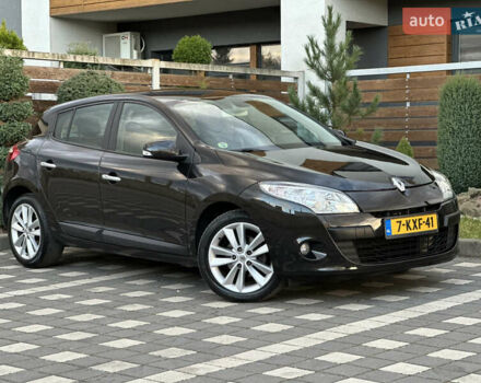 Рено Меган 2011 в Стрые на Automoto.ua Черный Рено Меган, объемом двигателя 1.6 л и пробегом 255 тыс. км за 6950 $, фото 63 на Automoto.ua