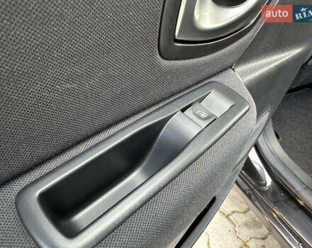 Рено Меган 2011 в Стрые на Automoto.ua Черный Рено Меган, объемом двигателя 1.6 л и пробегом 255 тыс. км за 6950 $, фото 96 на Automoto.ua