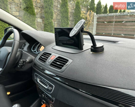 Рено Меган 2011 в Стрые на Automoto.ua Черный Рено Меган, объемом двигателя 1.6 л и пробегом 255 тыс. км за 6950 $, фото 95 на Automoto.ua