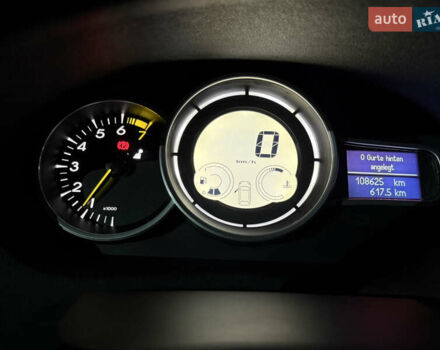 Черный Рено Меган, объемом двигателя 1.6 л и пробегом 108 тыс. км за 8000 $, фото 3 на Automoto.ua