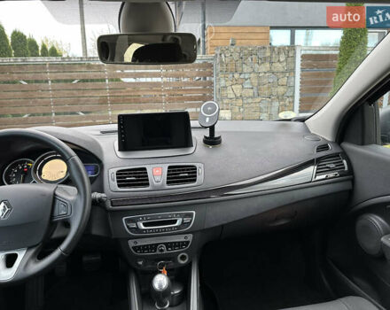 Рено Меган 2011 в Стрые на Automoto.ua Черный Рено Меган, объемом двигателя 1.6 л и пробегом 255 тыс. км за 6950 $, фото 110 на Automoto.ua