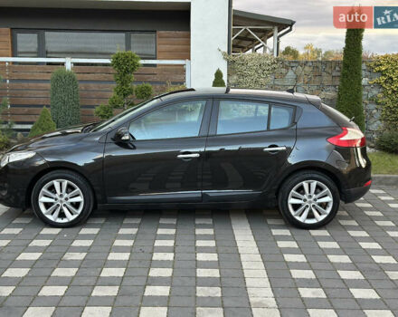 Рено Меган 2011 в Стрые на Automoto.ua Черный Рено Меган, объемом двигателя 1.6 л и пробегом 255 тыс. км за 6950 $, фото 58 на Automoto.ua