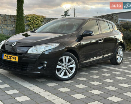 Рено Меган 2011 в Стрые на Automoto.ua Черный Рено Меган, объемом двигателя 1.6 л и пробегом 255 тыс. км за 6950 $, фото 72 на Automoto.ua