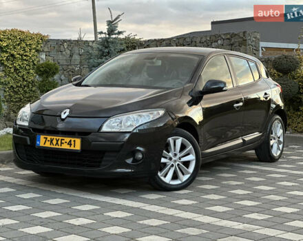 Рено Меган 2011 в Стрые на Automoto.ua Черный Рено Меган, объемом двигателя 1.6 л и пробегом 255 тыс. км за 6950 $, фото 68 на Automoto.ua