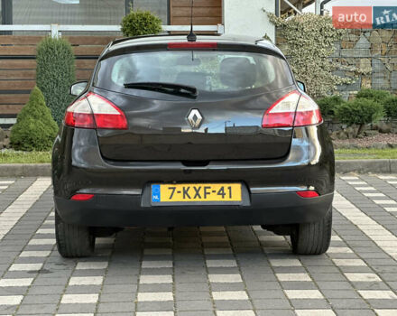 Рено Меган 2011 в Стрые на Automoto.ua Черный Рено Меган, объемом двигателя 1.6 л и пробегом 255 тыс. км за 6950 $, фото 51 на Automoto.ua