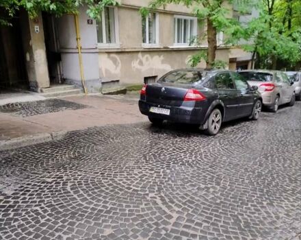 Черный Рено Меган, объемом двигателя 1.6 л и пробегом 310 тыс. км за 4000 $, фото 3 на Automoto.ua