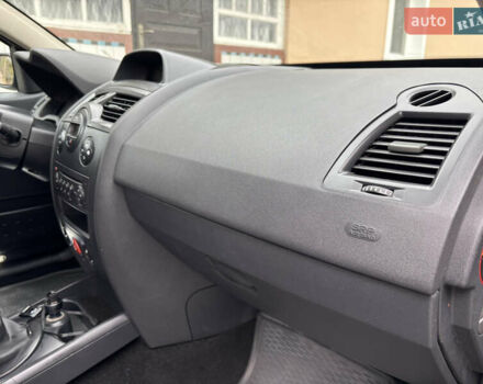 Черный Рено Меган, объемом двигателя 1.6 л и пробегом 229 тыс. км за 5100 $, фото 22 на Automoto.ua