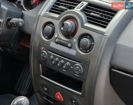 Черный Рено Меган, объемом двигателя 1.6 л и пробегом 203 тыс. км за 5500 $, фото 106 на Automoto.ua