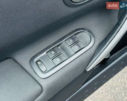 Черный Рено Меган, объемом двигателя 1.6 л и пробегом 240 тыс. км за 5100 $, фото 24 на Automoto.ua