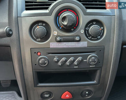 Черный Рено Меган, объемом двигателя 1.6 л и пробегом 203 тыс. км за 5500 $, фото 68 на Automoto.ua